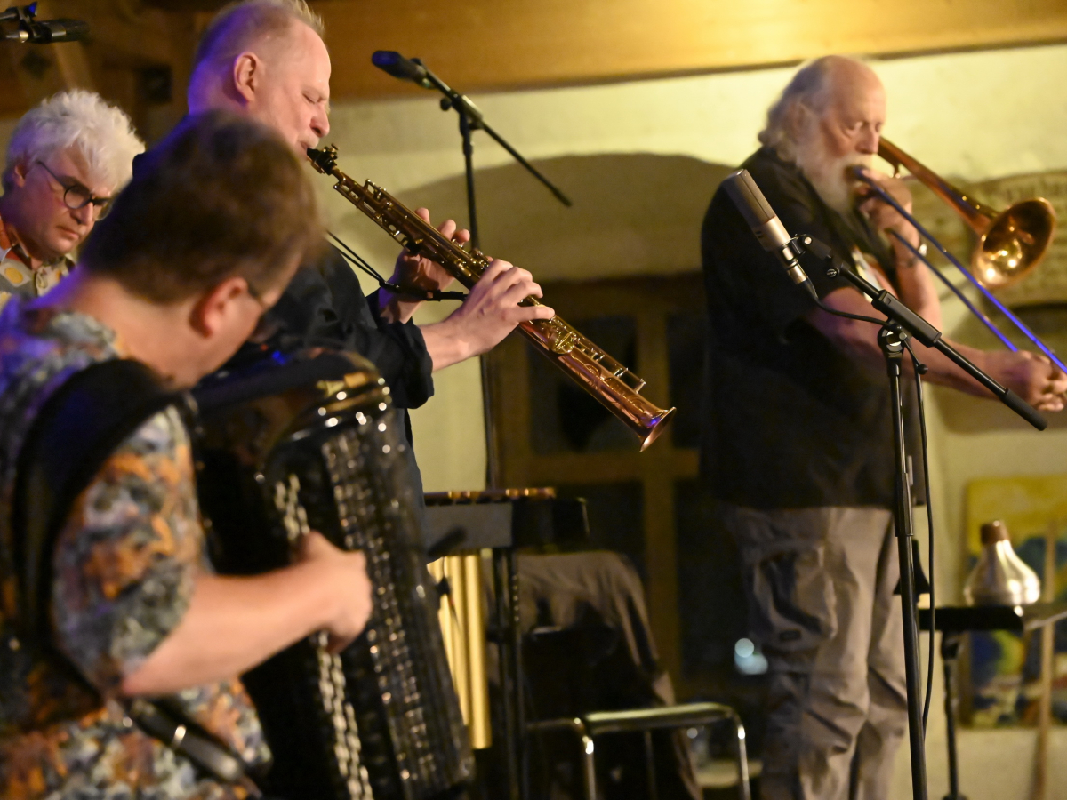 jazz in villach 26 >> WINDOWS 6 MIRROWS