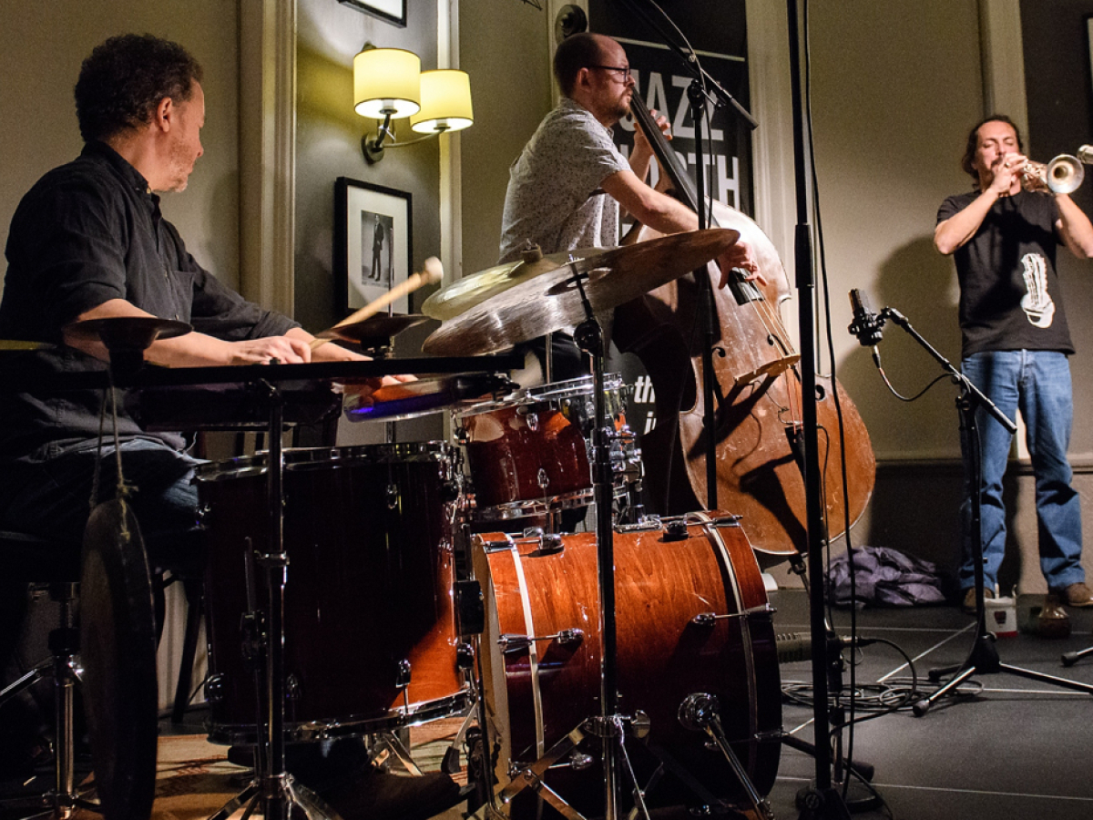 jazz in villach >> LUIS VICENTE TRIO (PT/GB)